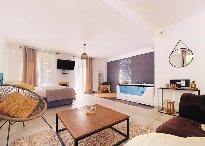Suite And Spa 21